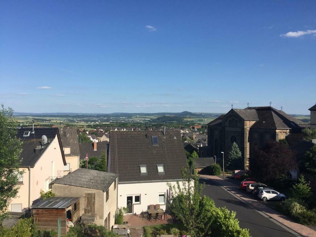 Ferienwohnungen Pellenzblick - Wohnen Auf Zeit - 니케니치 외부 사진