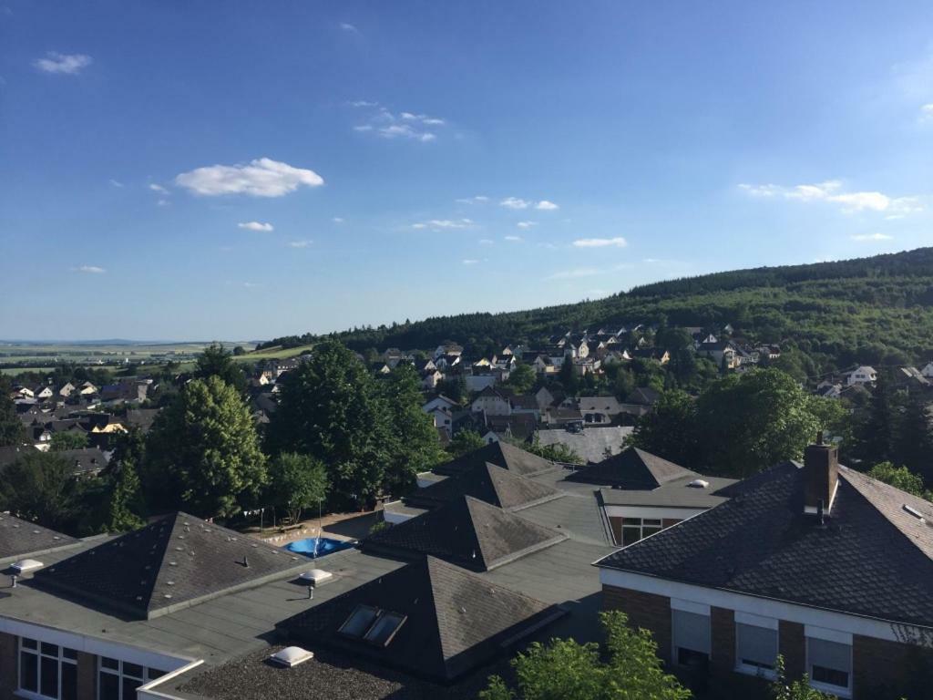 Ferienwohnungen Pellenzblick - Wohnen Auf Zeit - 니케니치 외부 사진